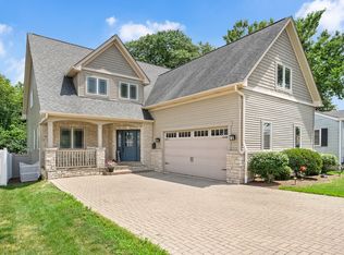 4237 Washington St, Downers Grove, IL 60515