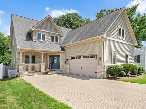 4237 Washington St, Downers Grove, IL 60515