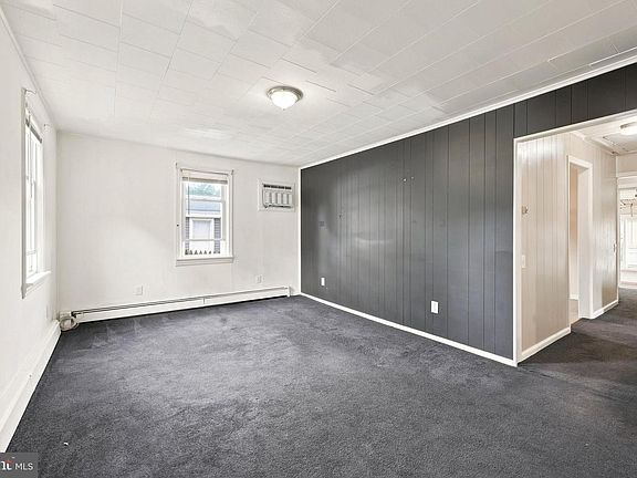3rd image of 1009 Emily Ave