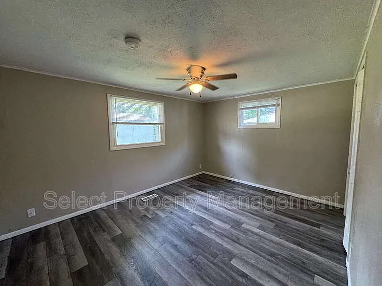 1210 Asbury Dr — Photo 11
