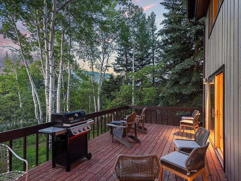 28 Larkspur Ln — Photo 4