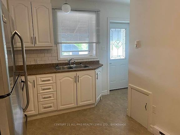 2nd image of 2-93 King St E #95