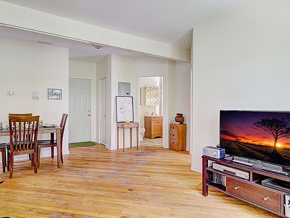 5th image of 4360 W Wilson Ave #2