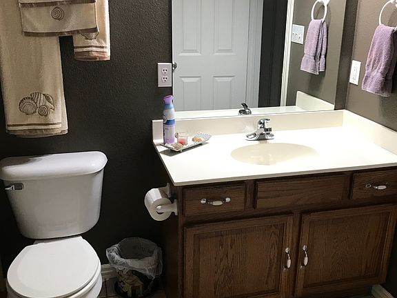 Guest bathroom 