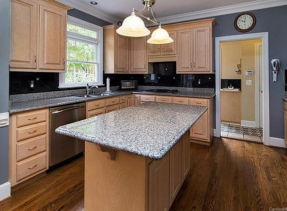 4th image of 3018 Lakewood Edge Dr