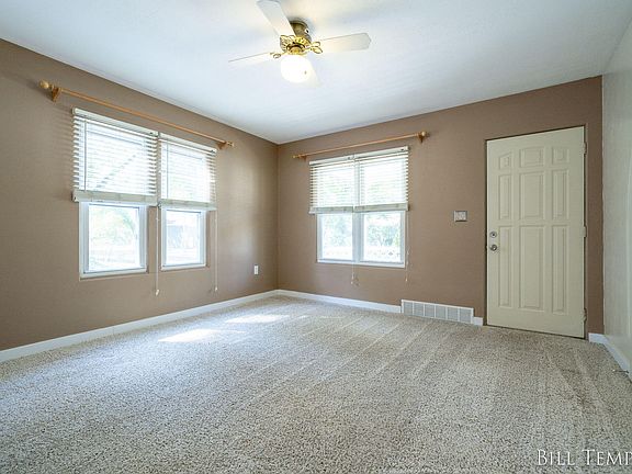 3rd image of 2020 Lafayette Ave NE