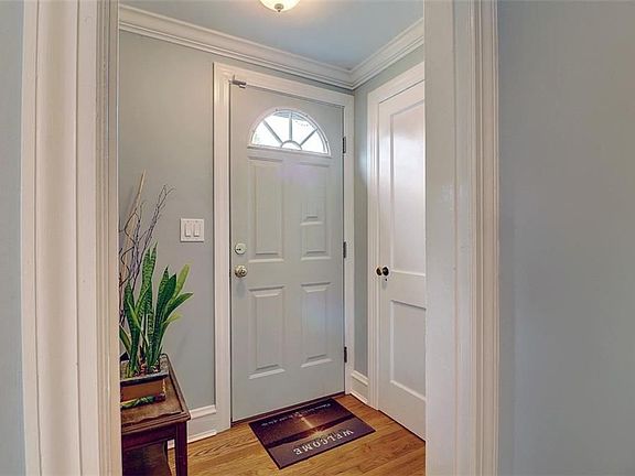 3rd image of 35 Woodbine St