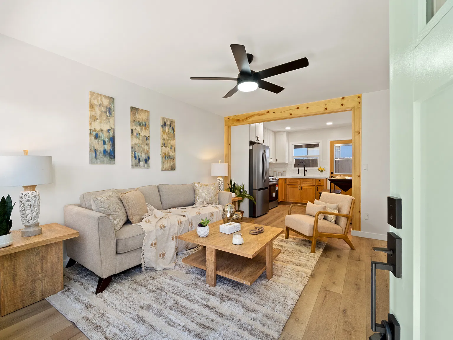 2 bed, 700 sqft, $2,700 — Photo 3