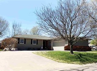 906 Maple St, Abilene, KS 67410