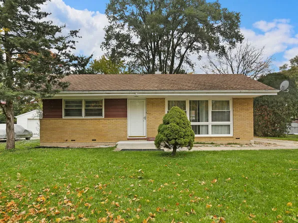 1802 Fairfield Rd, Lindenhurst, IL 60046
