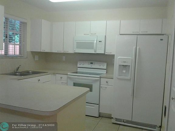 3rd image of 9549 NW 114th Ln