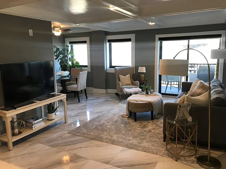 Plaza House — Photo 75
