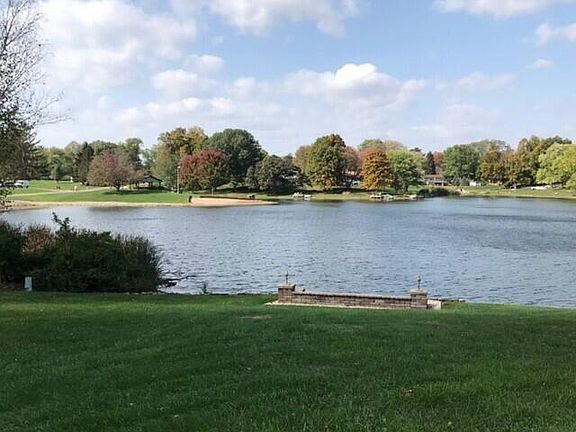 3rd image of 341 Deer Trail Dr