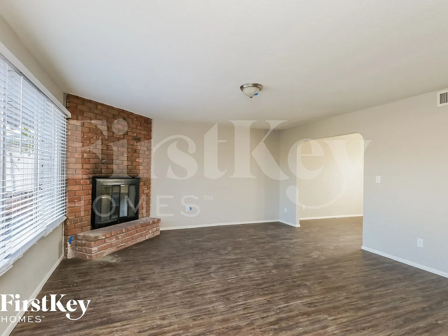5 bed, 2.5 bath, 2752 sqft, $2,705 — Photo 2
