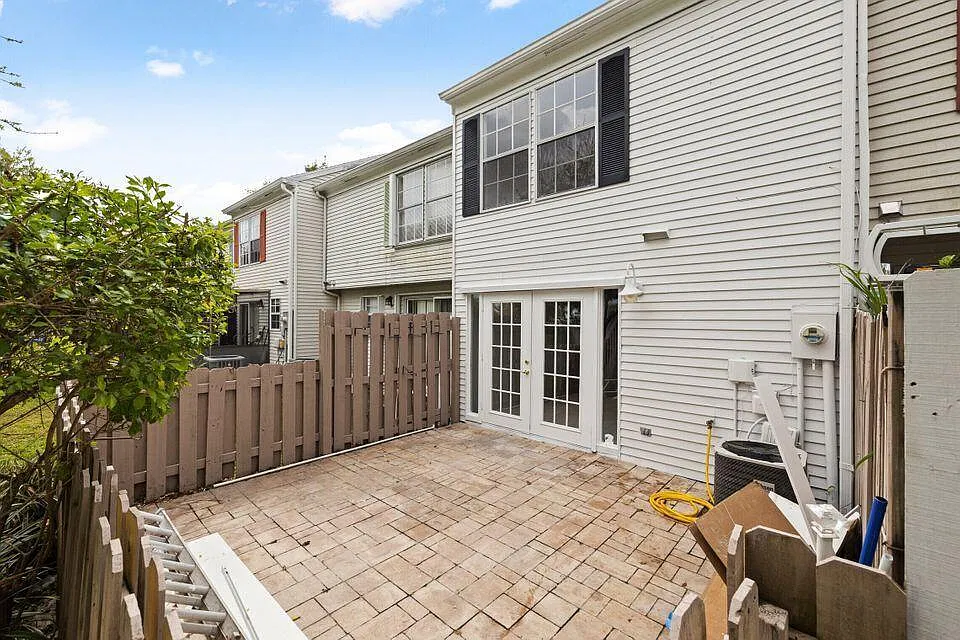 2 bed, 1.0 bath, 808 sqft, $2,350 — Photo 3