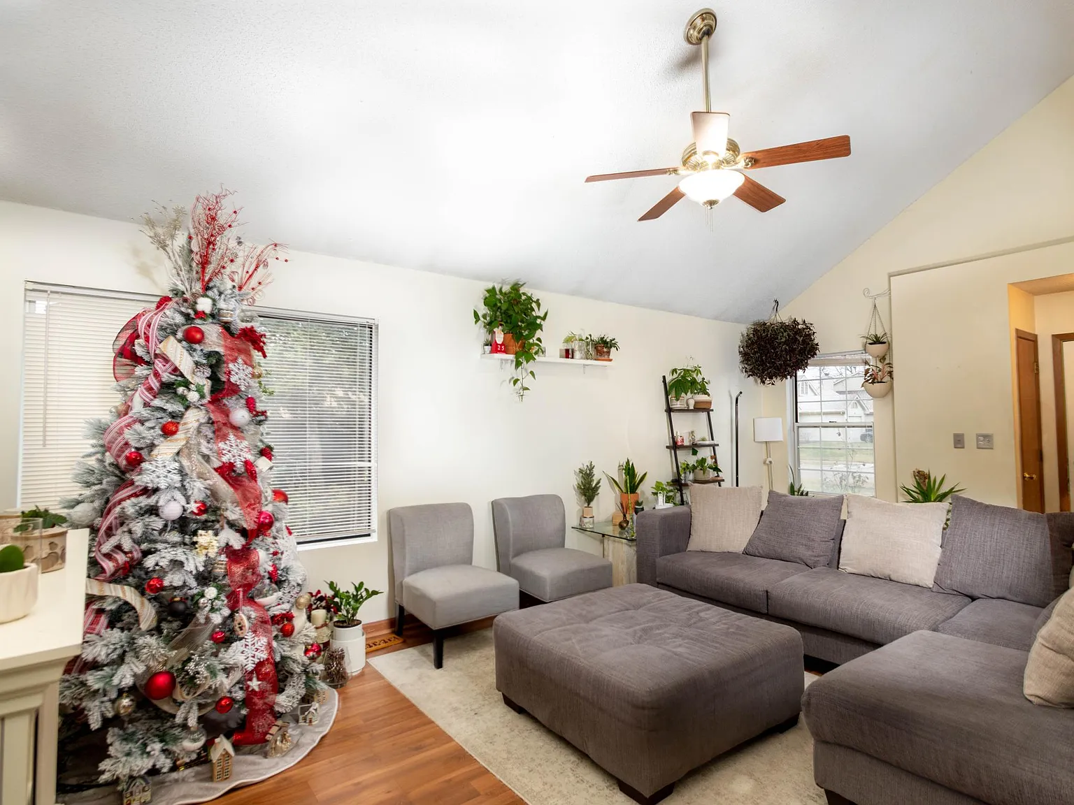 2 bed, 1412 sqft, $2,300 — Photo 3