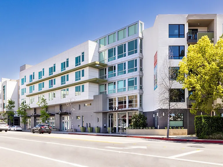 Exterior of Building | Brio Apartments | Apartment in Glendale, CA