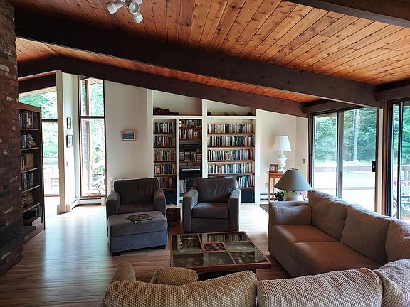 28' x 18' room with deck