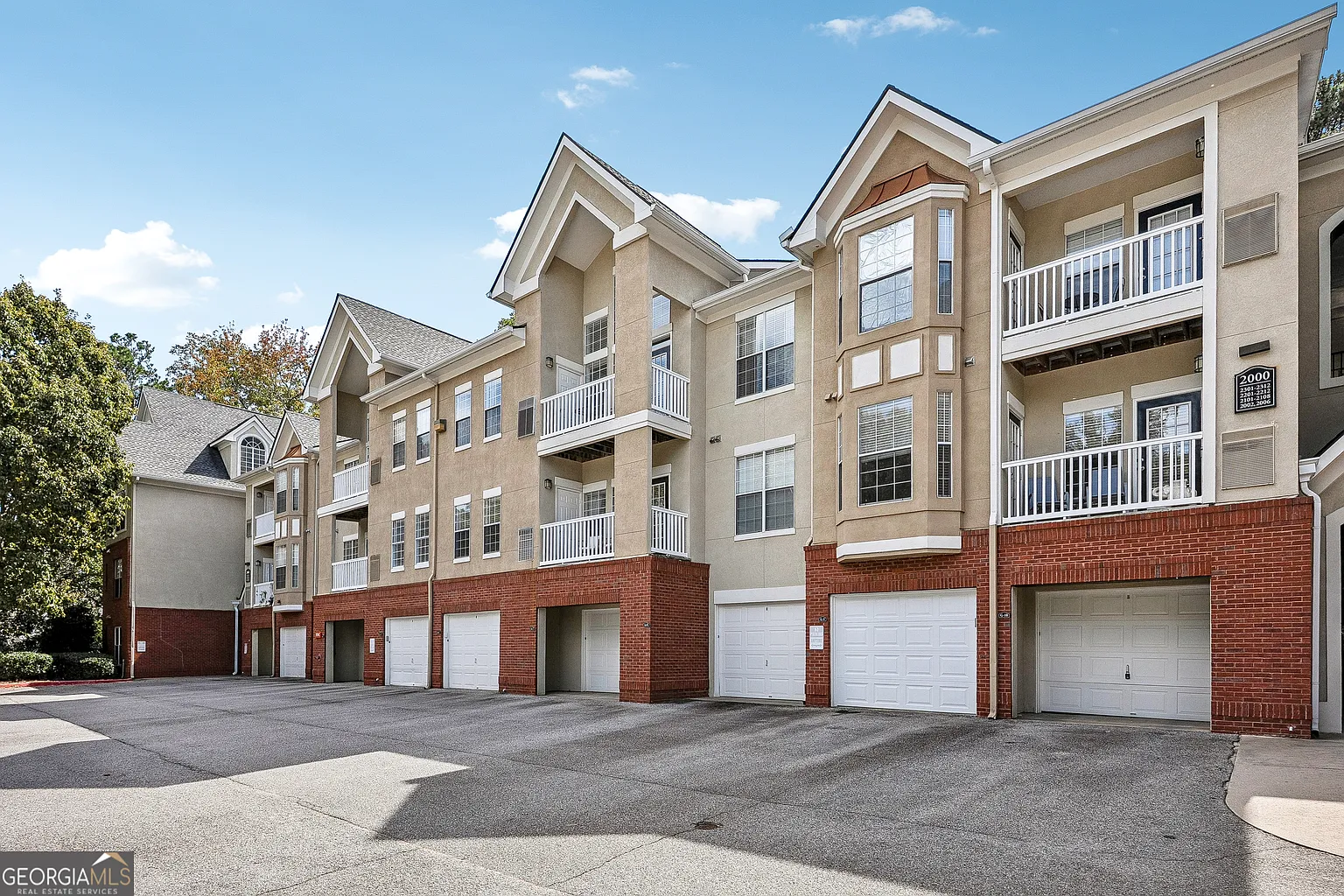2211 Westchester Rdg photo 1