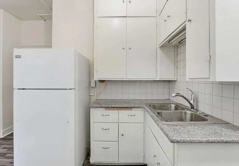 615 W 6th Ave #A — Photo 7