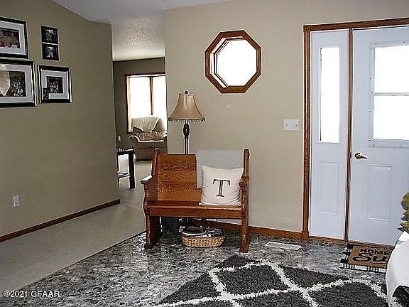 4th image of 527 Bjornson Dr
