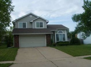 2713 Meadow Point Ct, West Des Moines, IA 50265