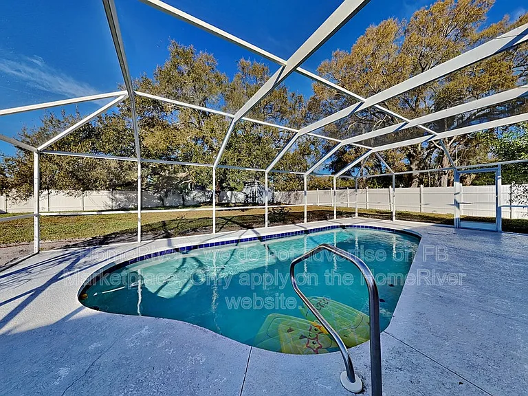2105 Gold Ave — Photo 2