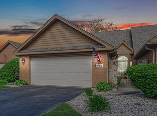 956 Cornwallis Ln, Munster, IN 46321