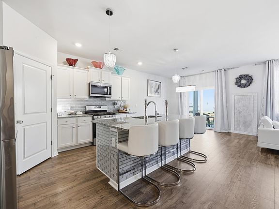 5th image of 512 Latigo Way