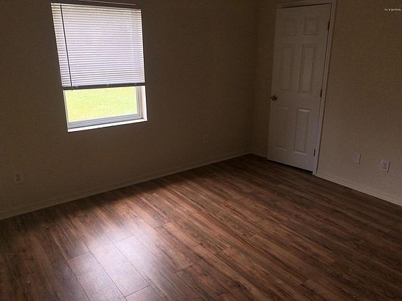 4th image of 704 NW 14th Ave