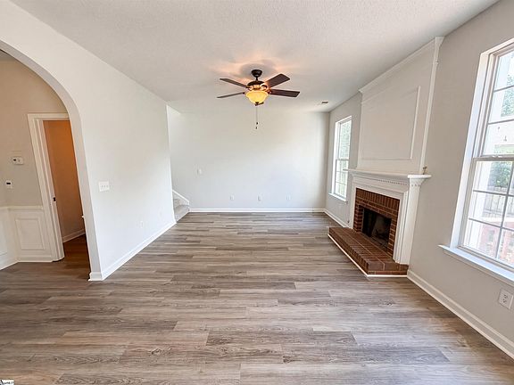 3rd image of 9 Bluff Ridge Ct