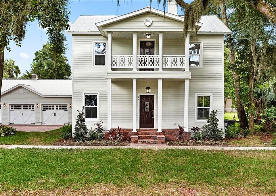 Home For Sale In Oakland Town