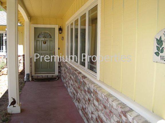 3rd image of 19 Estates Dr
