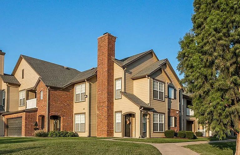 The Manor Homes of Arborwalk Apartments — Photo 31