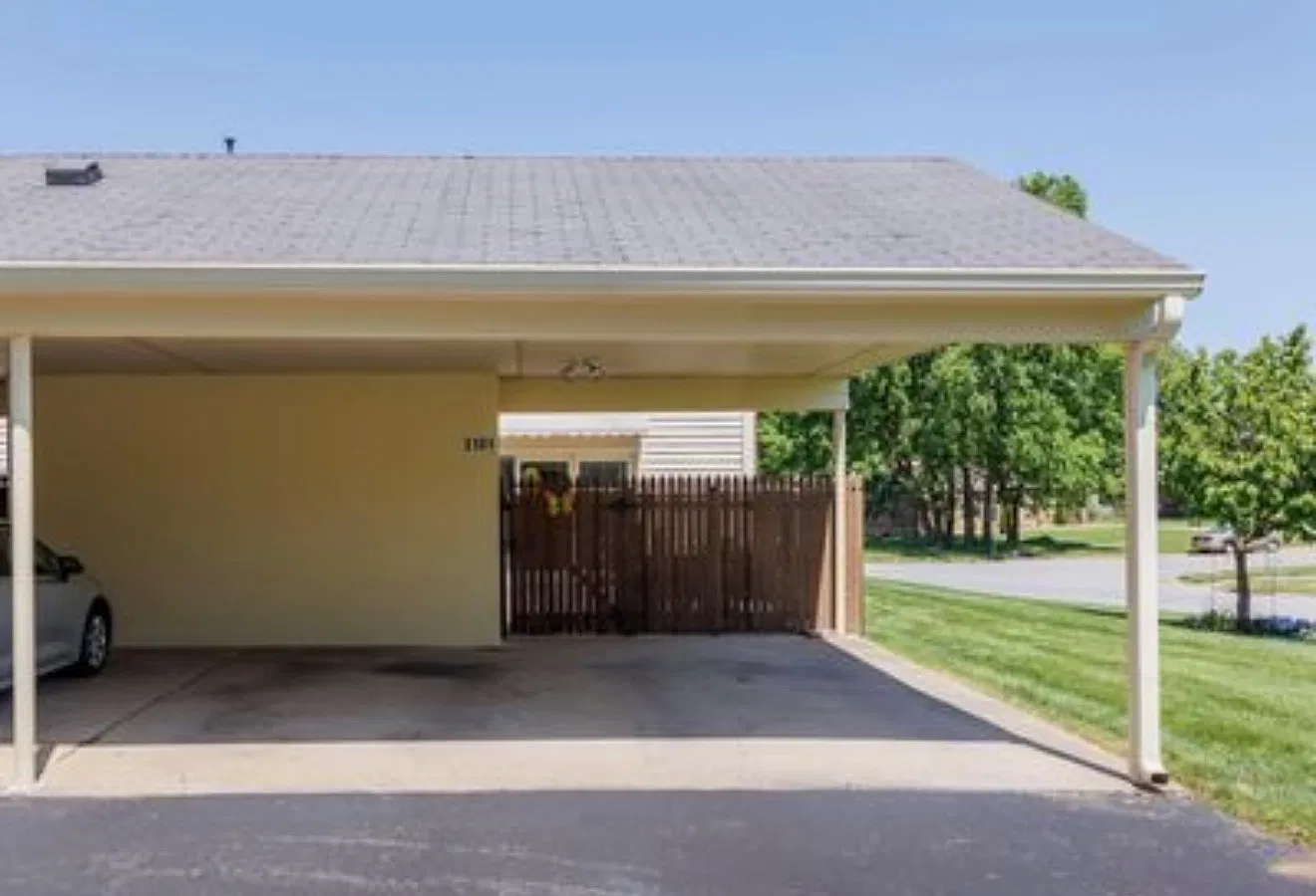 3101 Summerfield Dr — Photo 2