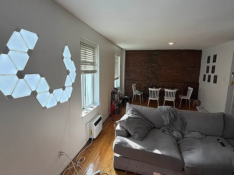 343 E 9th St #1R — Photo 1
