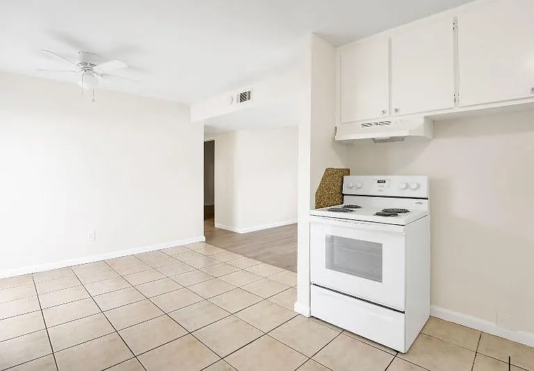 25284 Park Ave #A-22 — Photo 7