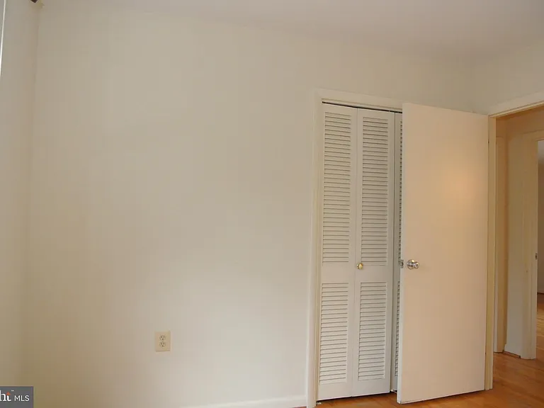 2140 Nodleigh Ter — Photo 15