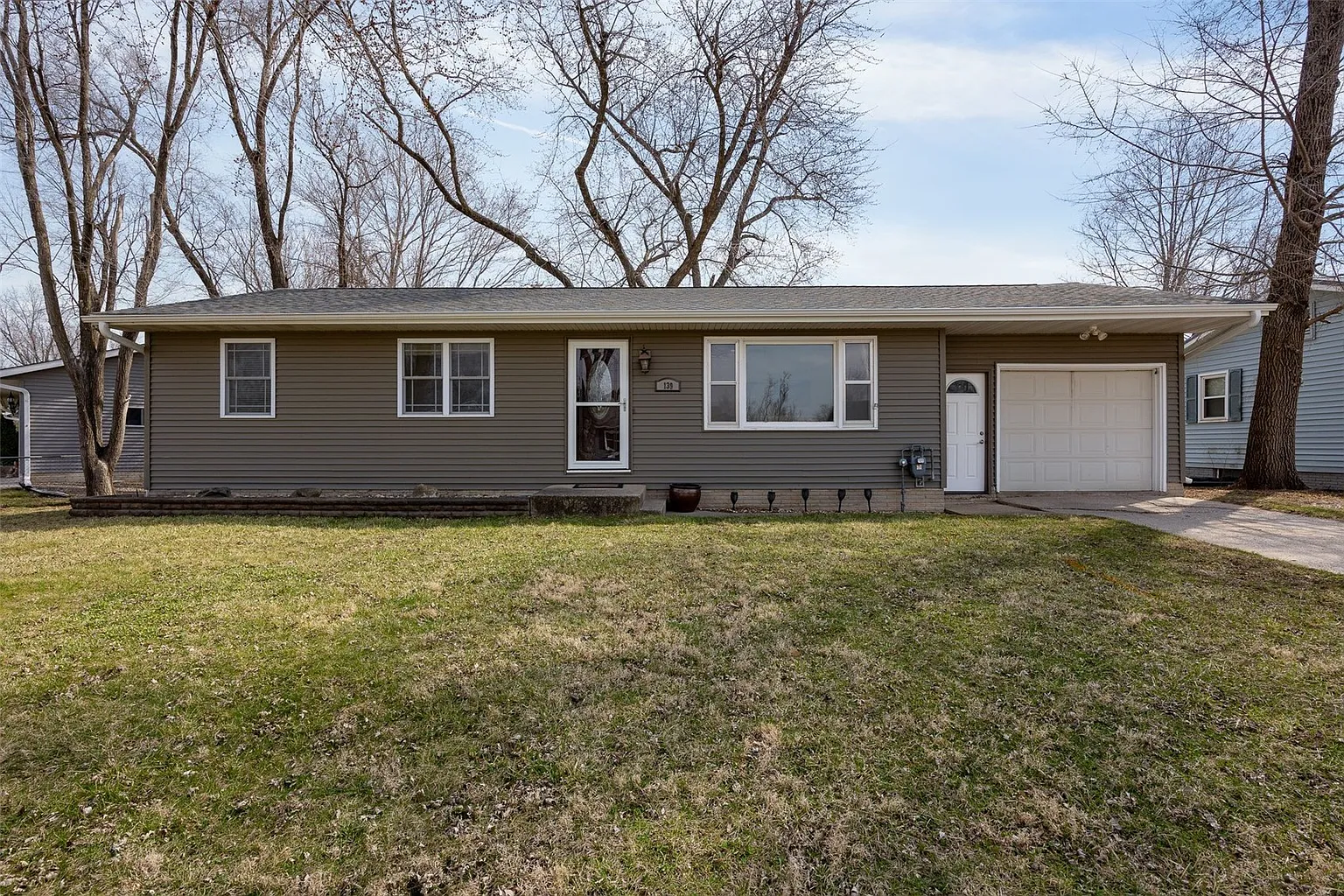 139 Circle Dr photo 1