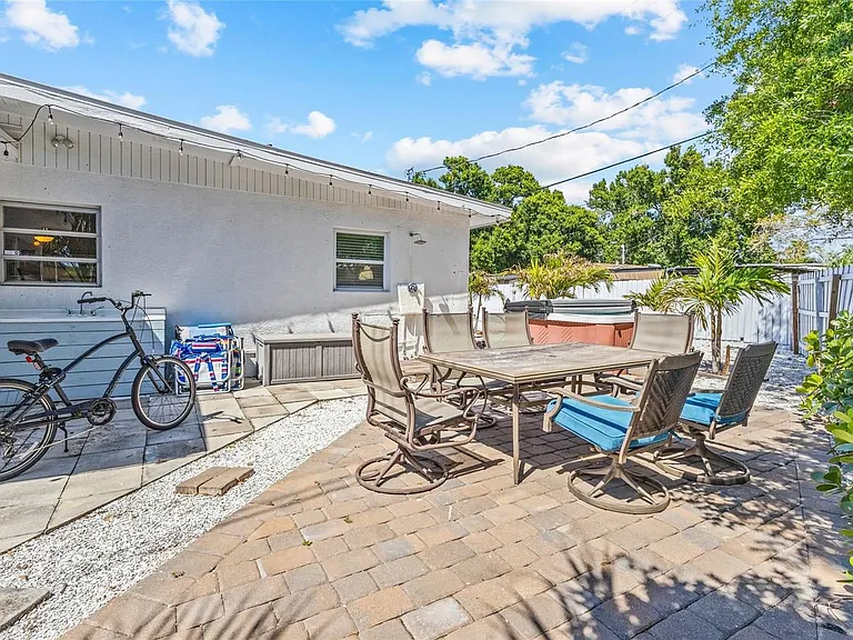 2082 Orchid St — Photo 15