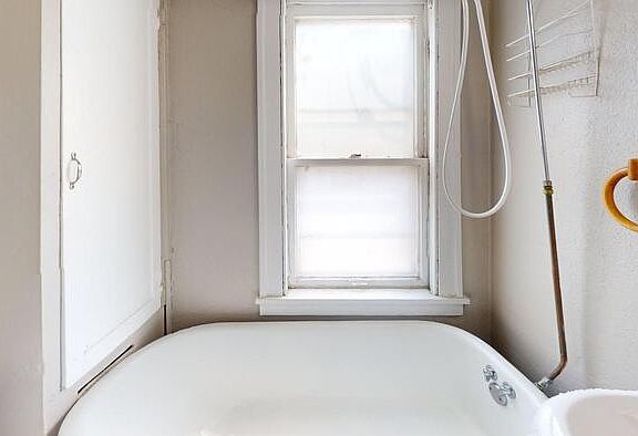 3rd image of 413 1/2 W Thayer Ave