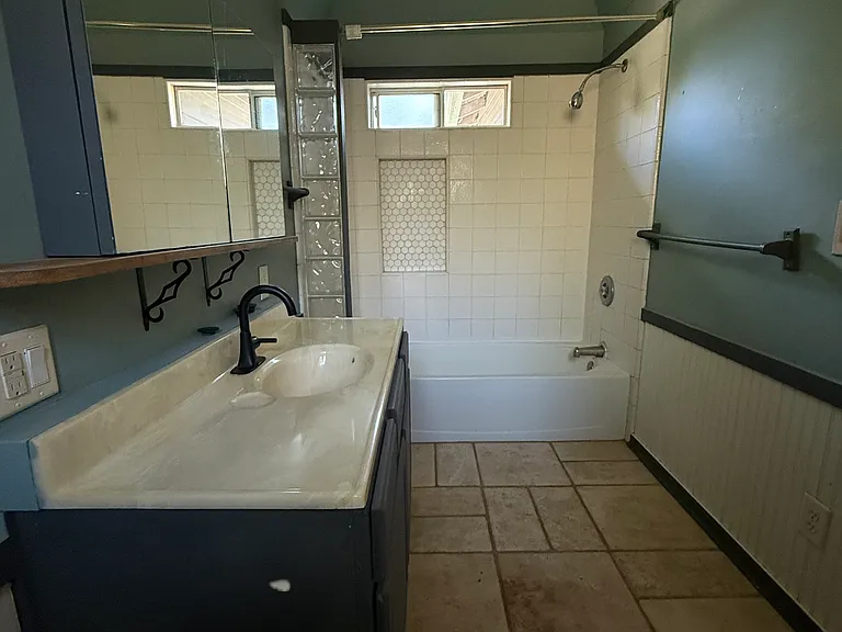 1233 Arlington Ave — Photo 9
