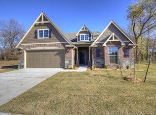 7107 S Dogwood Pl, Broken Arrow, OK 74011