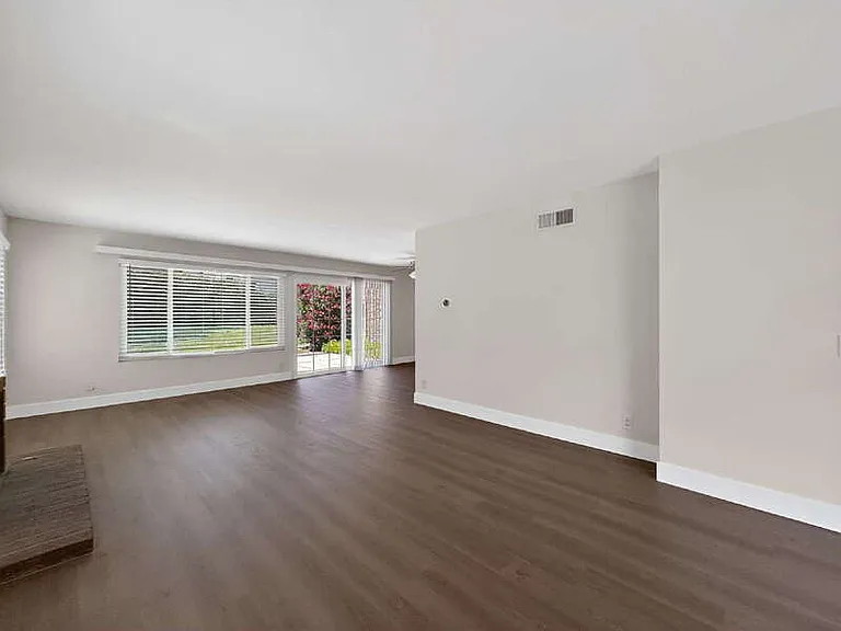 21909 Huron Ln — Photo 10