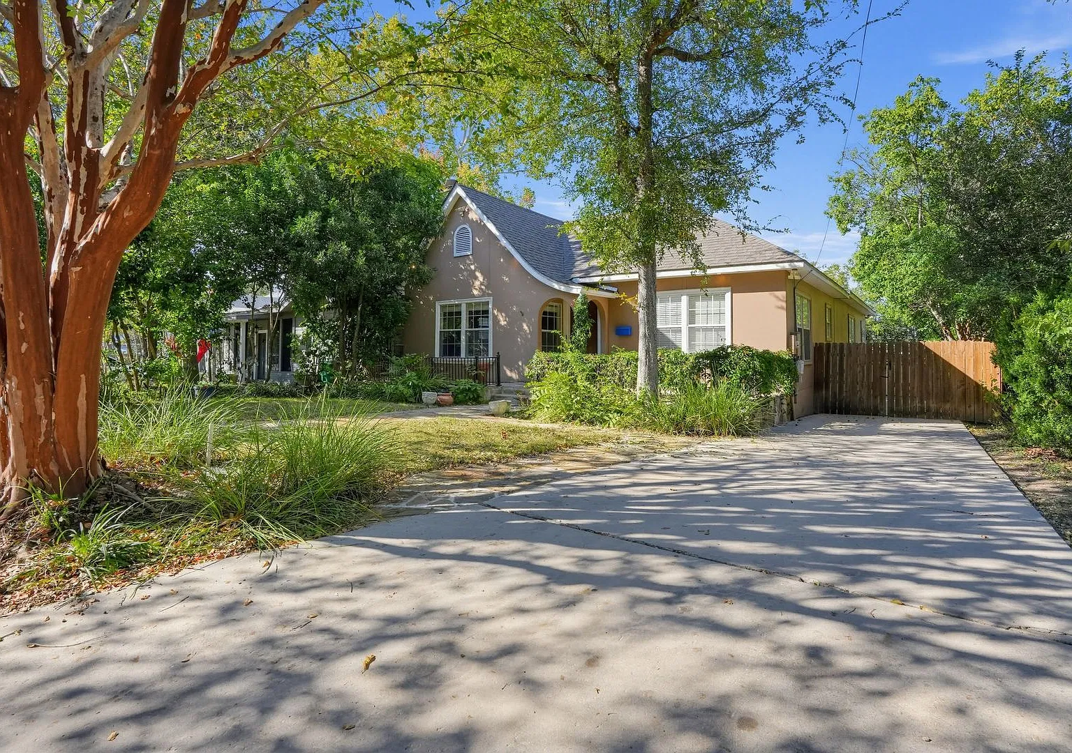 Beautifully Maintained 4-Bedroom Home | Brand-New Deck, Spacious Backyard & Covered Parking! — Photo 2