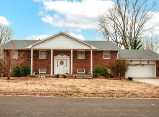 614 Briarwood Dr, Marshall, MO 65340