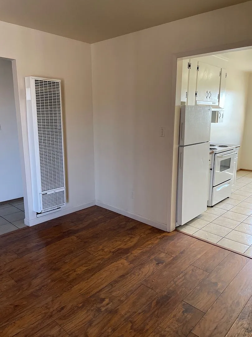2 Bedroom, 1 Bath Apartment — Photo 2