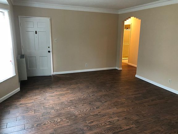 3rd image of 1224 S Westmoreland Ave APT 2
