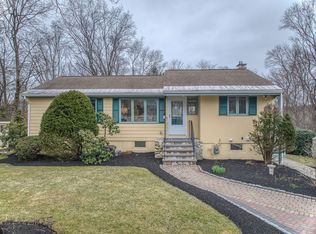 5 Fairview Ave, Bedford, MA 01730