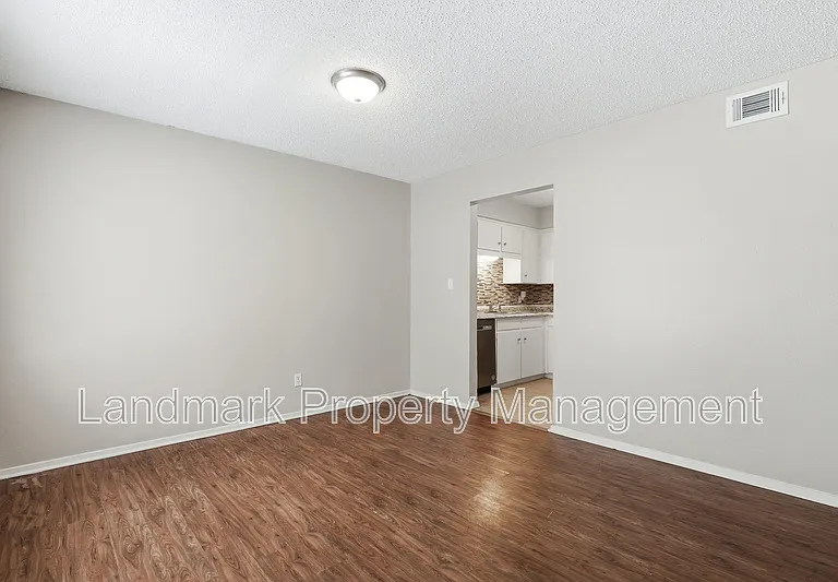 6811 Trail Lake Dr — Photo 10